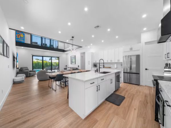 Luxury retreat in Naples - 4-Bedroom Home with Private Pool